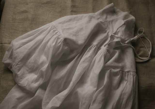 ギャザーブラウス　リネンブラウス　linen blouse