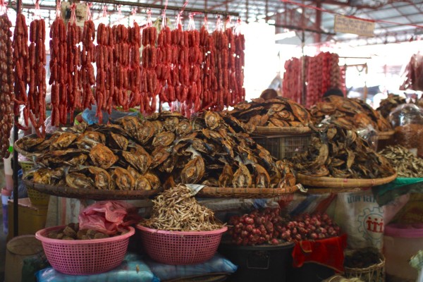 パクセ朝市 Dao Heuang Market (Morning Market) in Pakse